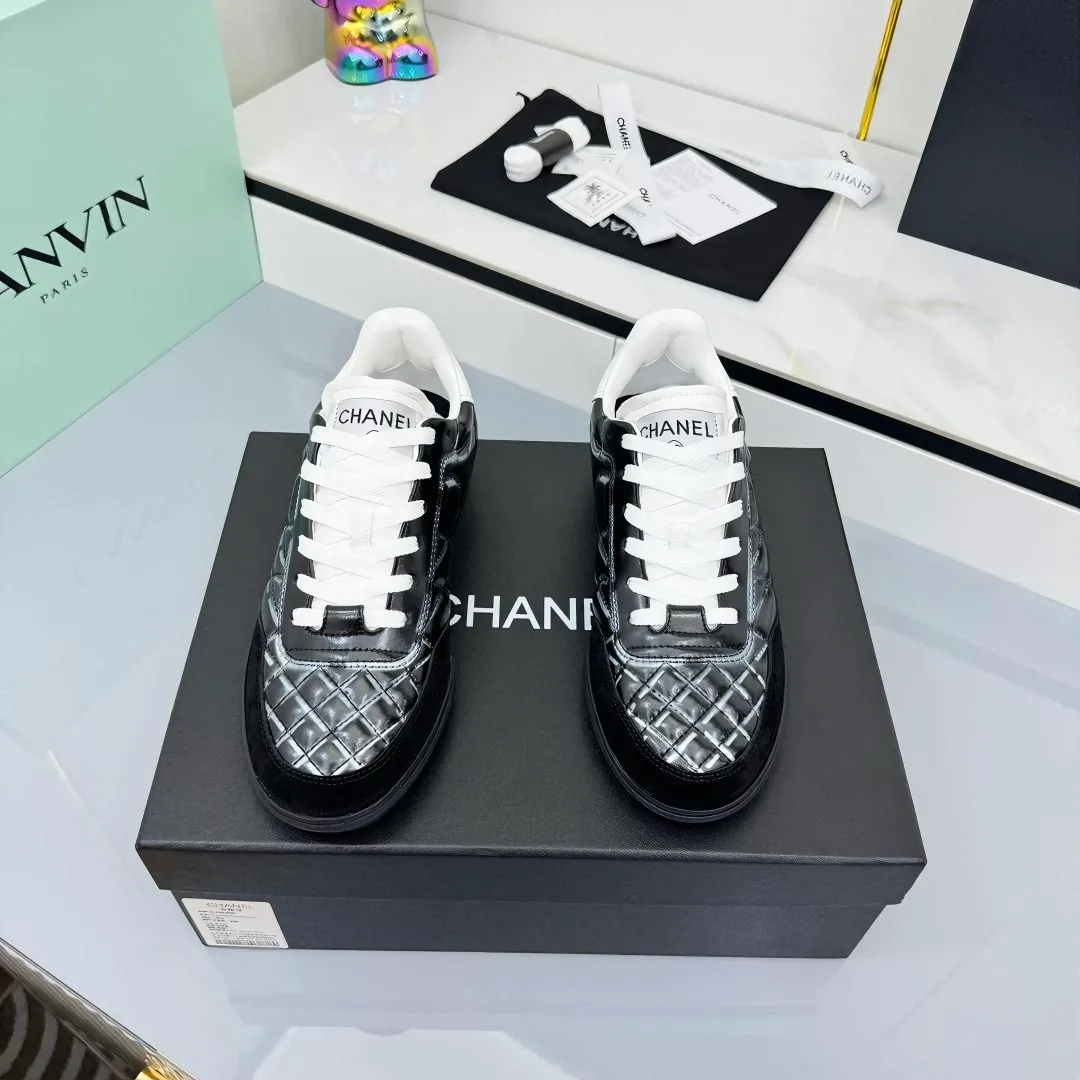 👟👟Ex-factory price 620👟👟 Top version Chanel Chanel - 2025 counter top casual sports shoes This sneaker is a classic design; the upper is electro-embroidered with a variety of techniques; the outsole is fashionable and sporty; it is extraordinary and incorporates a variety of color matching elements... The diversified mix and match is very beautiful and versatile, and can be used for leisure, fashion, sports and outdoor... ꫛꫀꪝ Go➫ Material: ❶Upper is made of: original cowhide ❷Inner lining is made of: original imported sheepskin ❸Outsole is based on: original TPU combination outsole Special counter boutique packaging complete set for women 35–41